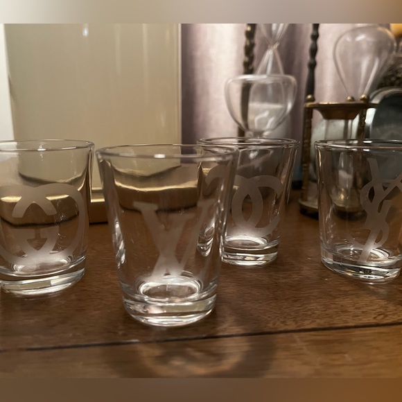 🌹Set of 4 Luxury Designer Etched Shot Glasses - Picture 2 of 7